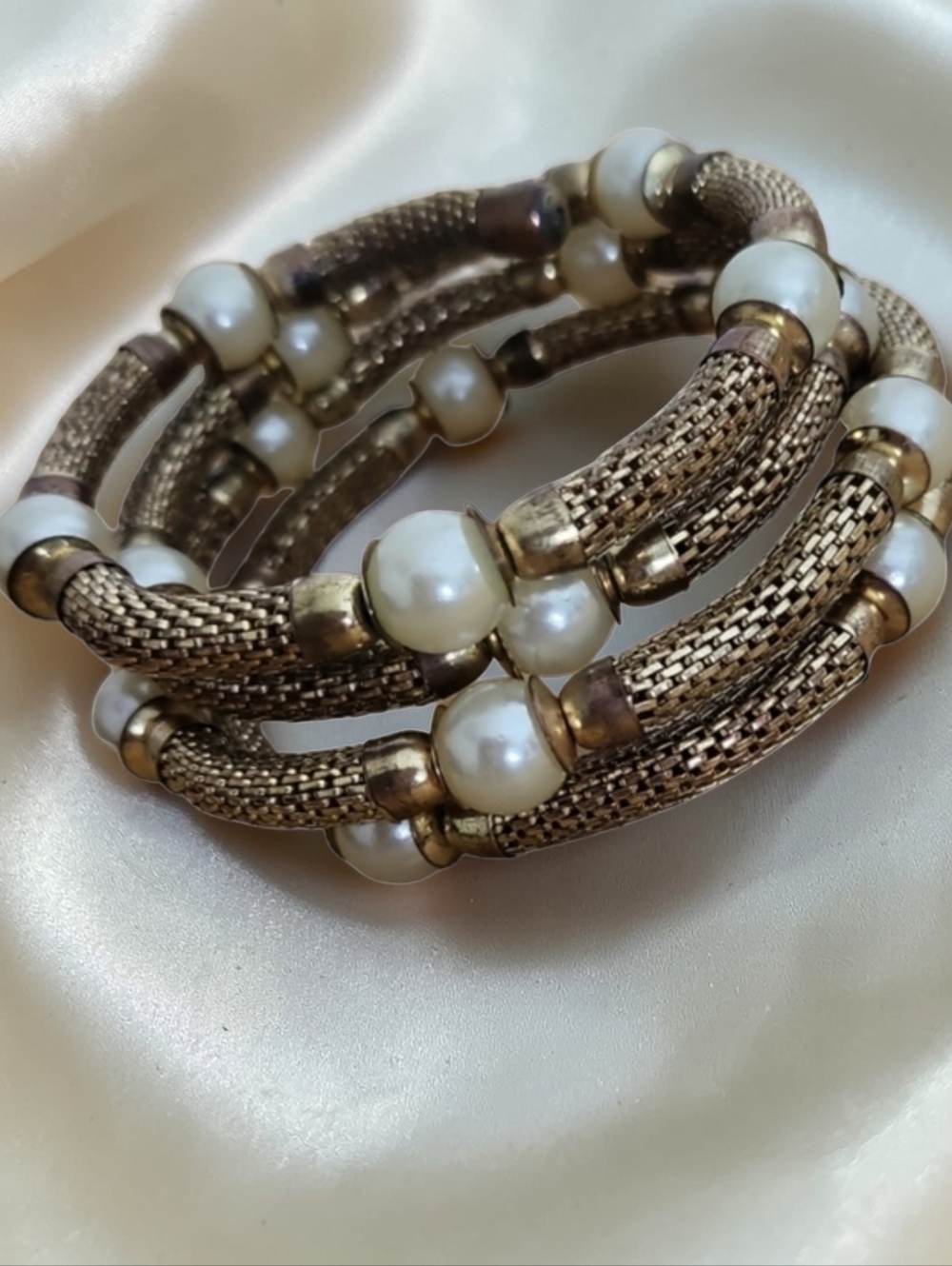 Vintage 80s Gold Tone Mesh Coil Wrap Bracelet with Faux Pearls - Picture 3 of 4